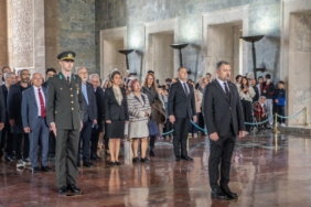 Muayenehane hekimleri 1 Ekim Ulusal Muayenehane Hekimleri Günü vesilesiyle Anıtkabir’i ziyaret etti