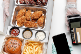 Uber iş dünyasına yönelik yemek platformu ezCater için 2,3 milyar dolarlık anlaşma imzaladı