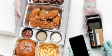 Uber iş dünyasına yönelik yemek platformu ezCater için 2,3 milyar dolarlık anlaşma imzaladı